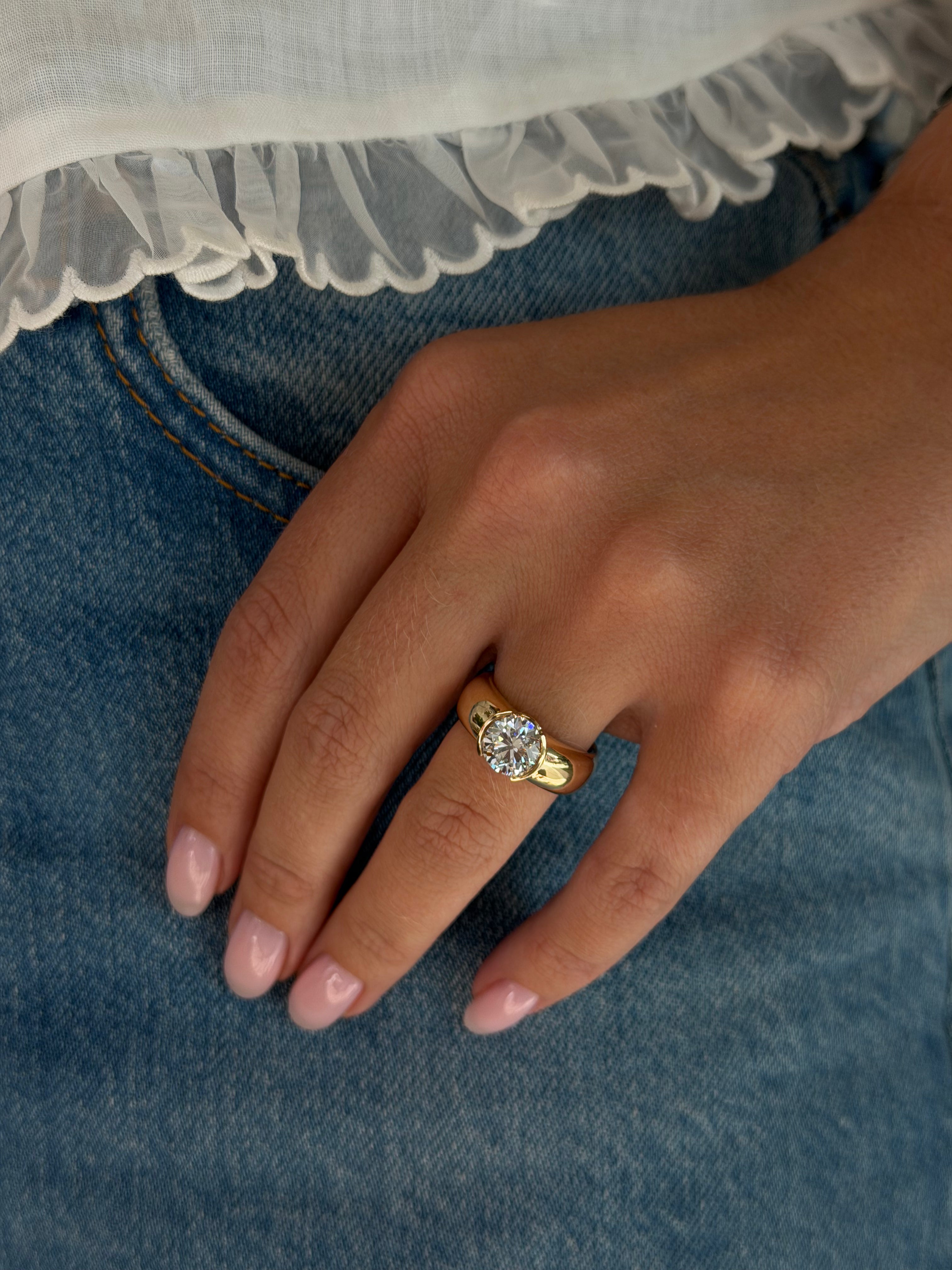 Brillant Round Amelia Bezel Ring, image 2 of 4